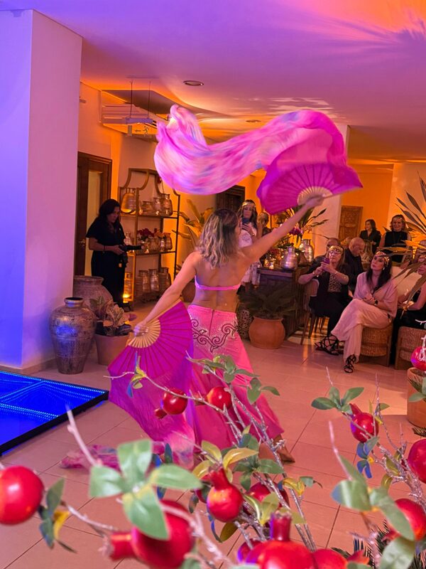 Popular /  Ayelén Molinas conquista la noche con un impactante show de danza árabe y deslumbra en eventos exclusivos