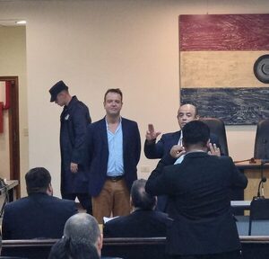 Fiscalía pide 4 años y medio de cárcel para Carlos Oleñiñ y dos acusados por estafa millonaria - PDS RADIO Y TV