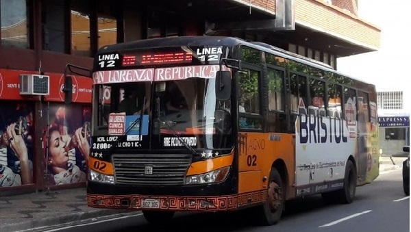 Hija destaca a su madre conductora de bus en emotiva escena