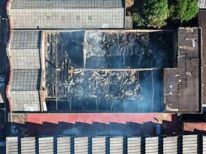 Incendio en Capasa: se reactivan focos de fuego en depósito - Nacionales - ABC Color