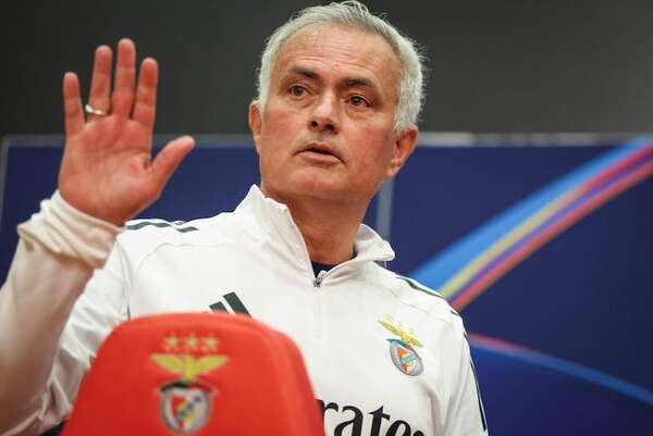 Mourinho descarta salida del Benfica para dirigir al Real Madrid - Fútbol Internacional - ABC Color