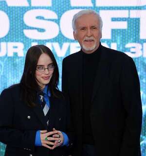 Billie Eilish y James Cameron, felices en el estreno de su película en Londres - Gente - ABC Color