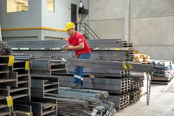 Chapas, perfiles y tubos más caros: gremio advierte presión en los costos de la construcción - Negocios - ABC Color