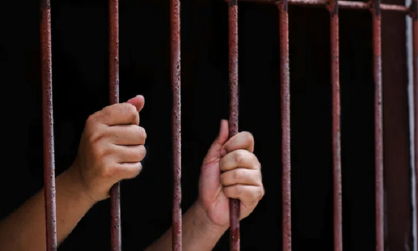 Adolescente atacó a su mamá porque "tiró su peluche" - Noticiero Paraguay