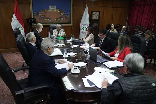 Isaías Fretes debutó ante el Consejo del IPS con fuertes críticas a la gestión anterior - Nacionales - ABC Color