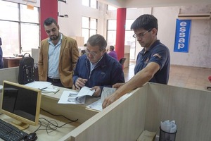 Municipalidad de Encarnación exige a ESSAP reparar pérdidas de agua en calles céntricas y barrios