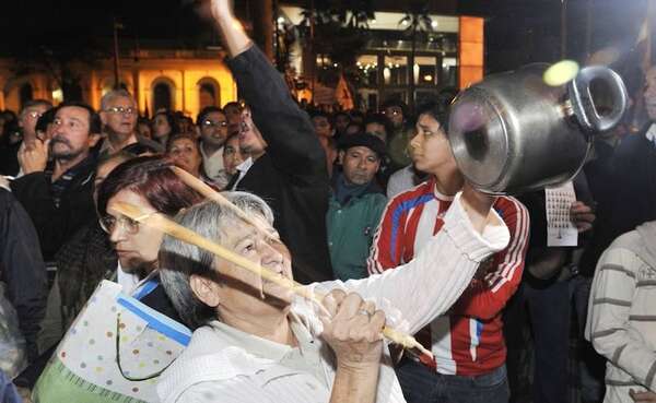 Camino al 1 de Mayo: sindicatos convocan a “cacerolazo” contra Santiago Peña - Nacionales - ABC Color