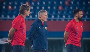 Cerro Porteño: Ariel Holan pondrá una línea de 5 ante Palmeiras