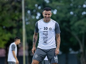 Preocupación en el mundo Olimpia: Derlis González sufre un retroceso y su vuelta es una incógnita