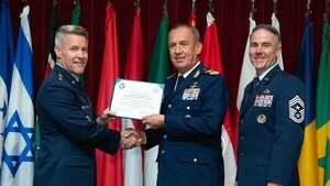 Comandante de Aviación Paraguaya ingresa a cuadro de honor en EEUU
