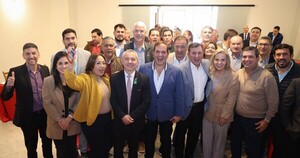 Arnaldo suma el respaldo de toda la disidencia, pero el cartismo golpea con estructura y recursos en la recta final