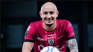 "Nunca ni me llamó a preguntar cómo estoy": los dardos de Carlos González contra el DT Gustavo Alfaro