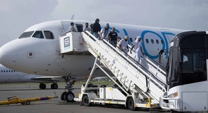 Migrantes no admitidos por EE.UU. inician retorno desde Paraguay