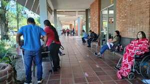 Pacientes del Incan repudian cobros irregulares y exigen garantías en la atención pública - Nacionales - ABC Color