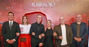 La Nación / Brillo y emoción en el preestreno de la película “El renacer albirrojo”