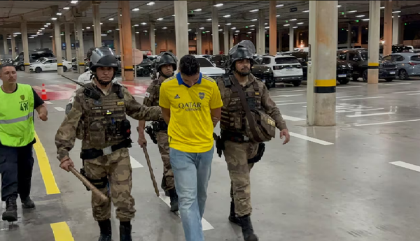 Hincha argentino detenido en Brasil es imputado por racismo