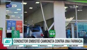 Camioneta impacta contra una farmacia en Asunción