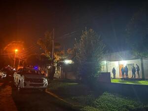 Violento asalto domiciliario en Cambyretá: Delincuentes armados roban millonaria suma y huyen en la moto de las víctimas