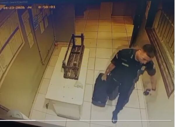 Comisario detenido con petacas en Tacumbú sería castigado con suspensión, sin sueldo - Policiales - ABC Color