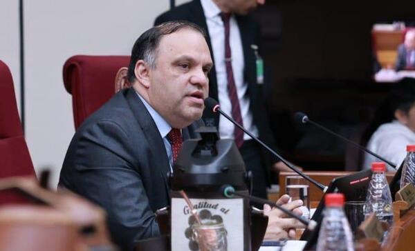 Senador rechaza cambios sobre senaduría vitalicia de expresidentes