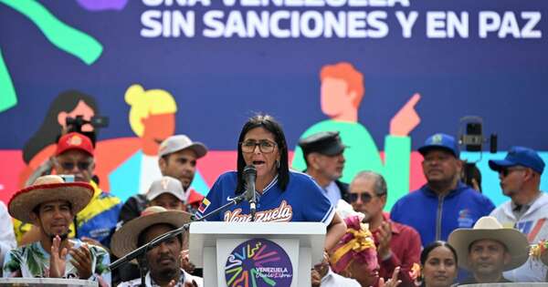 La Nación / Venezuela sube 26 % el salario y se reanudan vuelos a EE. UU.
