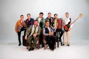 Cumbre Bohemia presenta "Estación bailable" en Paraguarí