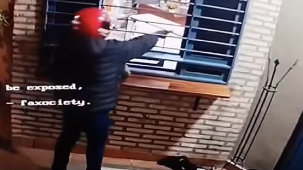 Video: Alumnos viven minutos de terror tras ingreso de asaltantes en facultad de Ypacaraí