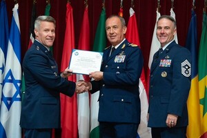 Comandante de la Fuerza Aérea Paraguaya ingresa al cuadro de honor de universidad militar de EE.UU.