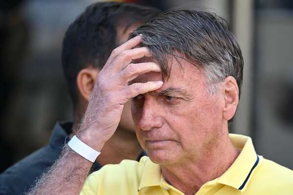 Expresidente Bolsonaro, ingresado a un hospital para una cirugía - Mundo - ABC Color
