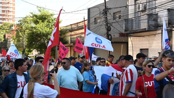 El fuerte mensaje en la marcha por el Día de los Trabajadores: "Se vive raspando el fondo de la olla"