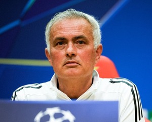 José Mourinho desmiente contactos con el Real Madrid y se enfoca en el Benfica