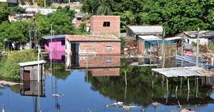 Diario HOY | Unas 60 familias están en jaque en Asunción ante crecida del río Paraguay