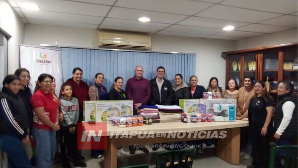 MUNICIPALIDAD DE SAN JUAN DEL PARANÁ ENTREGA MÁQUINAS DE COSER A COMITÉ