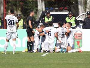 12 de Junio derrotó a Paraguarí y es único líder de la Intermedia - Fútbol de Intermedia - ABC Color