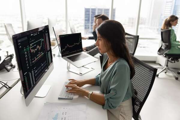Día del trabajador: cuál es el principal desafío para los jóvenes hoy día? - Economía - ABC Color
