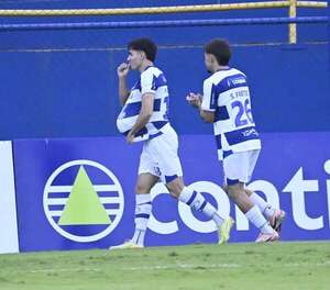 Marcelo Acosta celebra el corte de la racha y su aporte goleador - 2 de Mayo - ABC Color