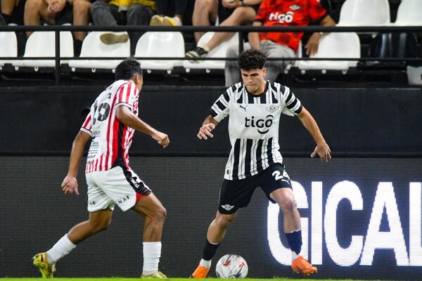 Libertad golea a un San Lorenzo que no levanta cabeza