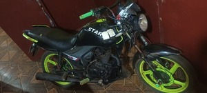 Motociclista resultó herido tras perder el control y caer al pavimento en Edelira km 4