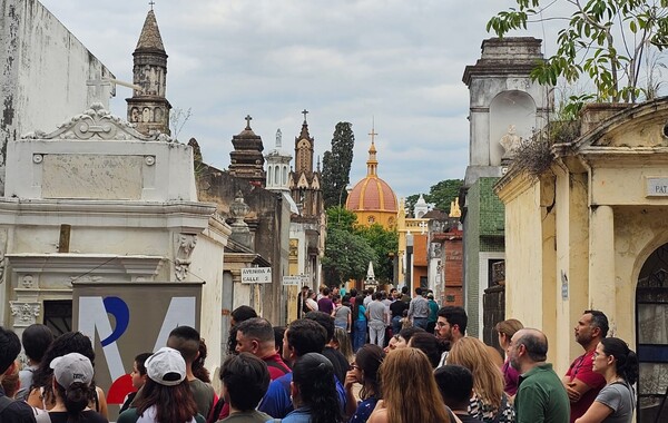 Invitan a recorrido histórico por el Cementerio de la Recoleta este sábado