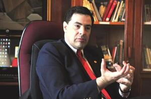 Embisten proyecto sobre senaduría vitalicia y lo tildan de "ataque al Estado de derecho"