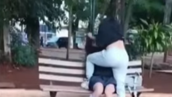 Brutal agresión a una estudiante en una plaza de Hernandarias