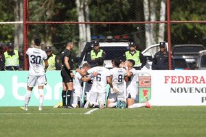 Popular / 12 de Junio festejó ante Paraguarí y es el líder momentáneo de la Intermedia