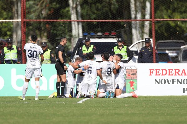 Popular / 12 de Junio festejó ante Paraguarí y es el líder momentáneo de la Intermedia