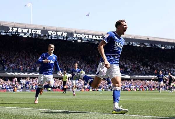 Ipswich Town volvió a la Premier y los hinchas invadieron el campo - Fútbol Internacional - ABC Color