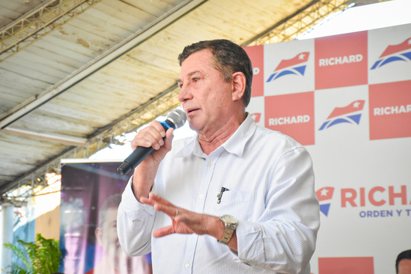 Pettengill: «no tengo dueño, mi candidatura depende de la gente»