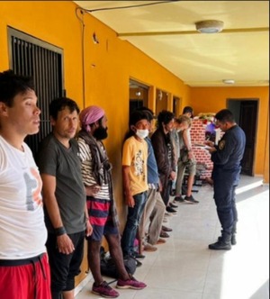 Más de 20 aprehendidos en operativo policial en el microcentro de Asunción