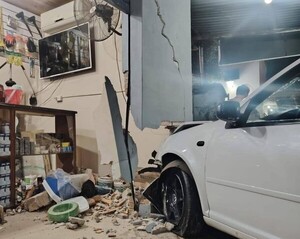 Conductor destruye parte de una ferretería y da positivo al alcotest