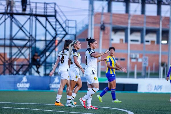 Guarani vence por goleada al Sportivo Luqueño