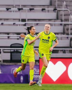 Claudia Martínez debuta como titular y guía la remontada del Washington Spirit - Fútbol Internacional - ABC Color