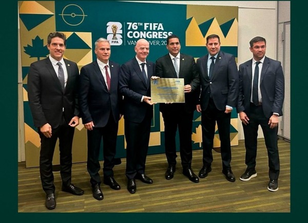 Histórico reconocimiento: La APF recibe el Premio Oro de la FIFA en Vancouver
